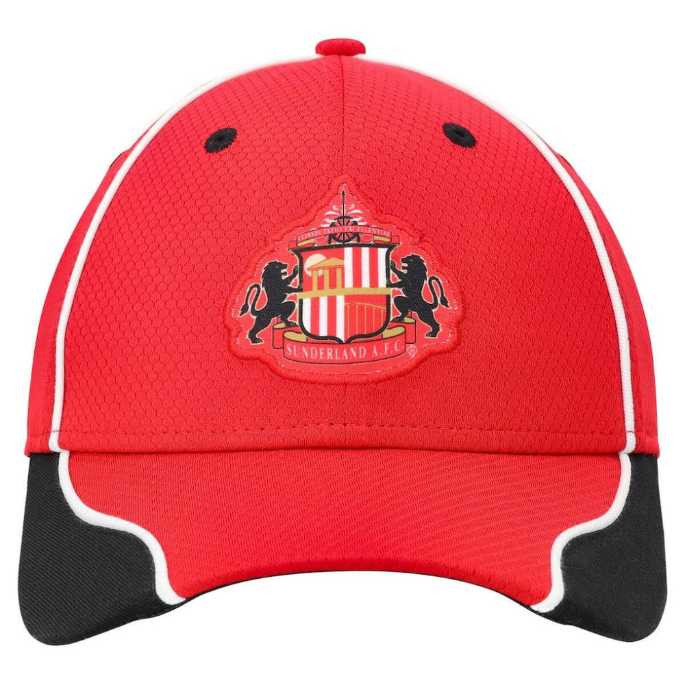 Sunderland Pursuit Curved Brim Embroidered Cap / Red / Unisex 